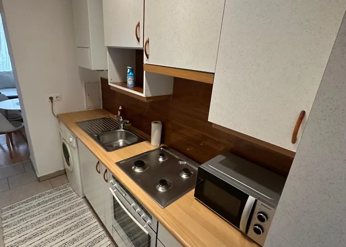 Daire Cozy Ground Floor Near U6 Easy Access To Center