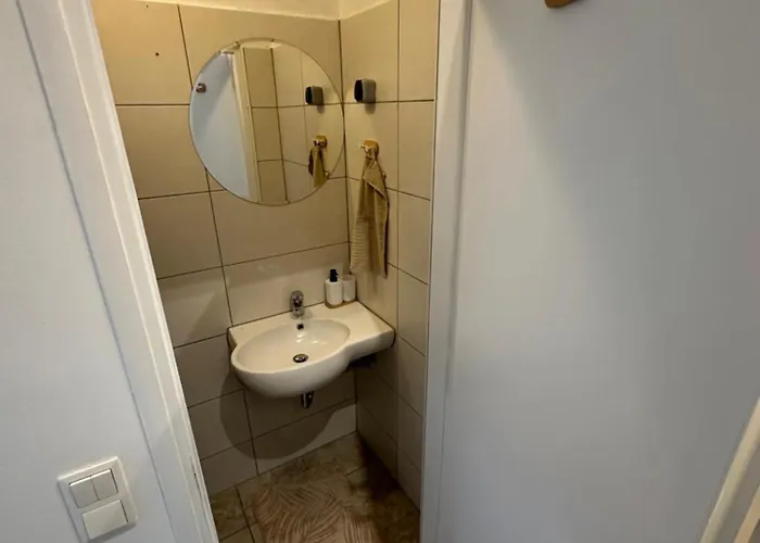 Cozy Ground Floor Near U6 Easy Access To Center Daire *