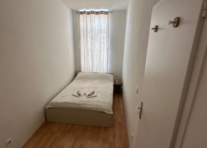 Cozy Ground Floor Near U6 Easy Access To Center