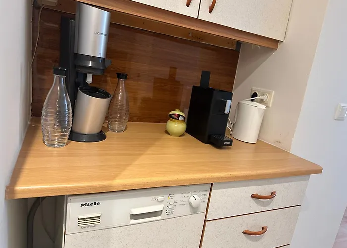 Cozy Ground Floor Near U6 Easy Access To Center Daire *