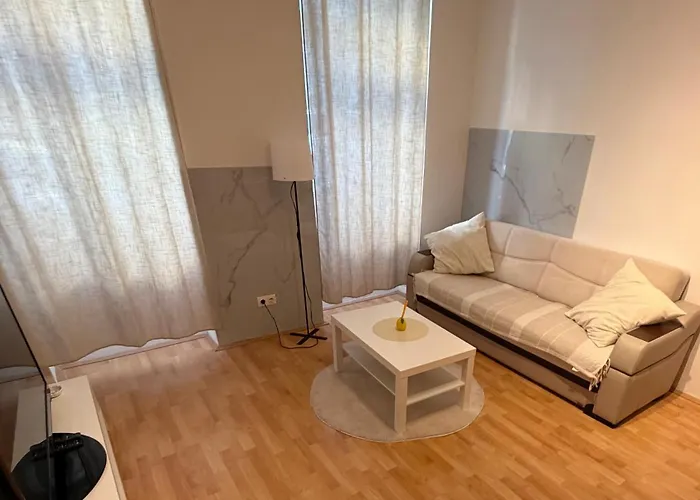 Cozy Ground Floor Near U6 Easy Access To Center *